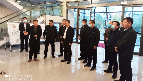 河南省工信厅厅长朱鸣及市区领导一行人莅临青天仪表指导工作